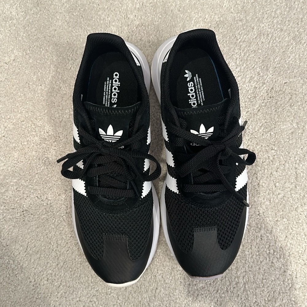 Adidas women’s size 8 EUC - Picture 4 of 4